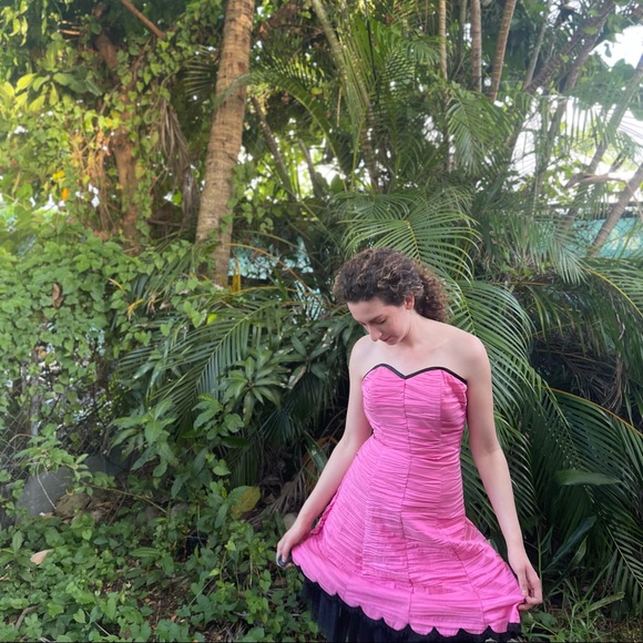 Pretty in pink dress perfect for prom 🥰 - Picture 3 of 3